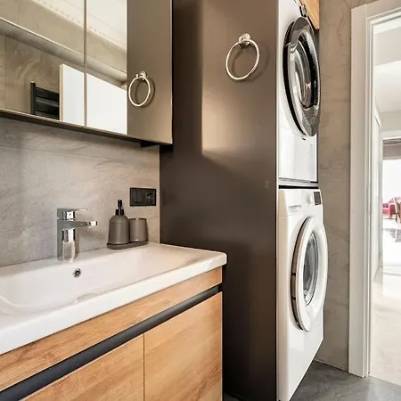 Tomtom House Centre Location