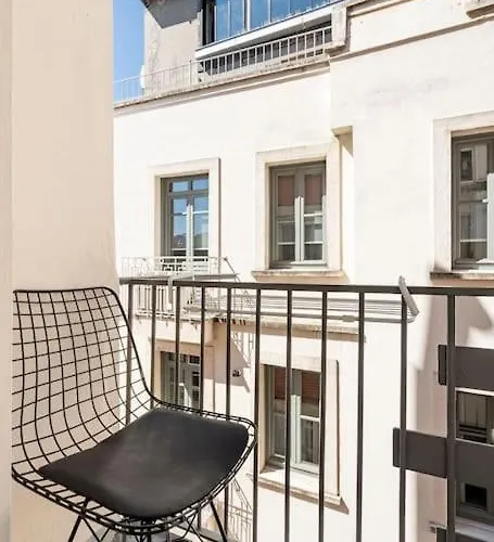 Tomtom House Centre Location