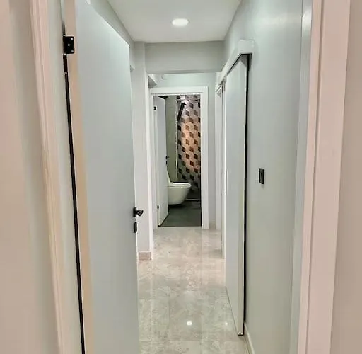 Tomtom House Centre Location アパート